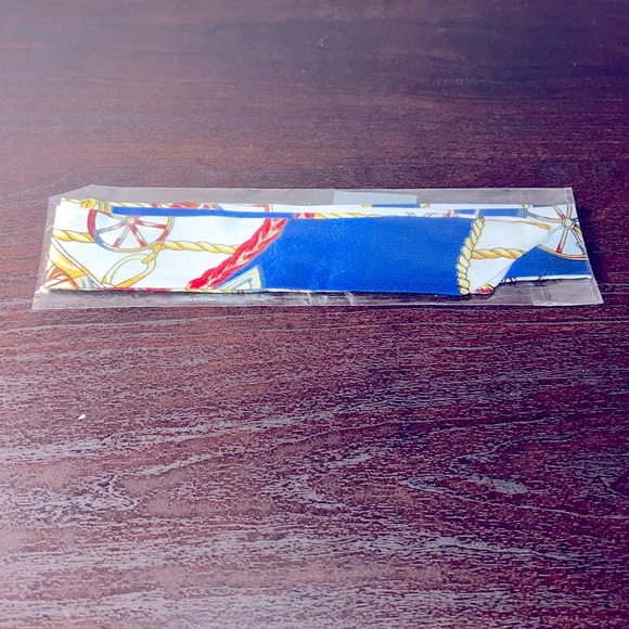 Accessories - NIP SILK FASHION TWILLY